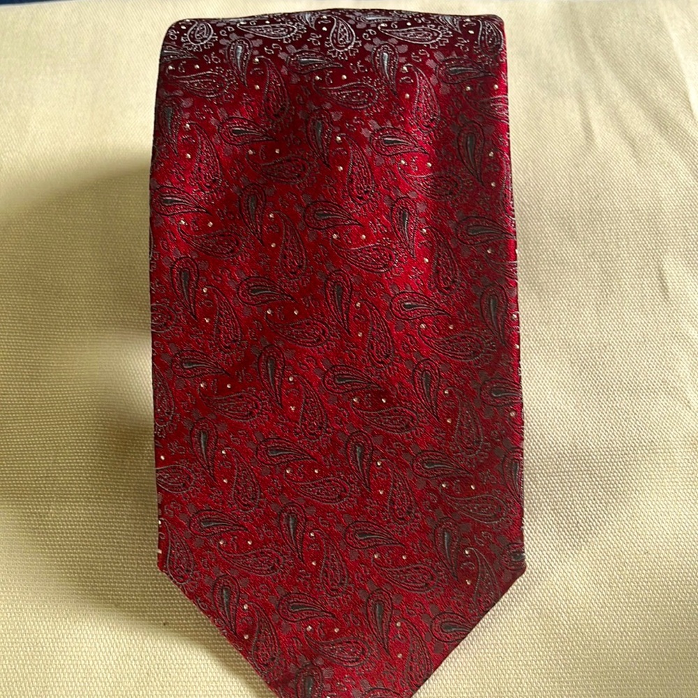Villa Ponti Silk Necktie. Red with silver paisley pattern